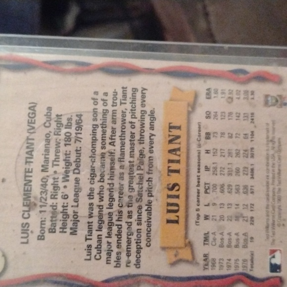 Luis Tiant Signature Base Card - Picture 2 of 2